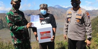 Kapolres Pasuruan Pimpin Penyaluran Bansos dan Vaksinasi Pelaku Wisata Bromo