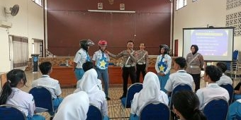 Satlantas Polres Kediri Kota Edukasi Pelajar SMAN 1 Kota Kediri tentang Keselamatan Berlalu Lintas