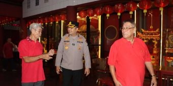 Kapolres Gresik Pastikan Pengamanan Imlek 2577 Kongzili Kondusif di Klenteng Kim Hin Kiong