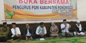 Buka Bersama PGRI Ponorogo Sekaligus Bahas Pembangunan Gedung Serbaguna