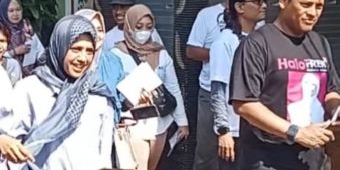 Sambil Berjalan Kaki, Bunda Fey Sapa Warga Kota Kediri di Sejumlah Kelurahan