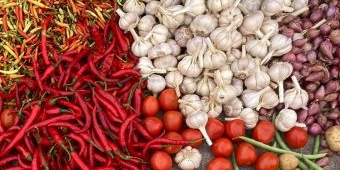 Update Harga Sembako Jatim Senin 26 Mei 2025, Bawang Putih dan Cabai Merah Keriting Turun