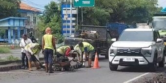 Dikeluhkan Warga, Perbaikan Jalan Siang Hari Picu Macet 5 Km di Trosobo Sidoarjo