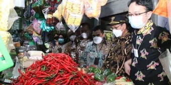 Kunjungi Pasar Sidoharjo Lamongan, Wamendag Pastikan Harga Bahan Pokok Stabil