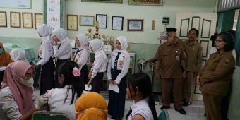 Pj Wali Kota Kediri Tinjau Pelaksanaan Perluasan Imunisasi HPV