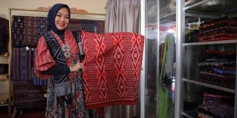 Istri Wali Kota Probolinggo Borong Tenun Ikat Bandar Kidul Kota Kediri