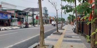 Proyek Drainase dan Trotoar Jalan Panglima Polim Bojonegoro Rampung, Kini Terlihat Lebih Nyaman