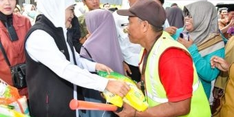 Pasar Pangan Murah Pemprov Jatim di Situbondo, Gubernur Khofifah Pastkan Harga Sembako Terjangkau