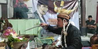 Ritual Bulan Suro, Keris dan Tombak Bung Karno Dijamas Bersama Ratusan Pusaka di Kediri