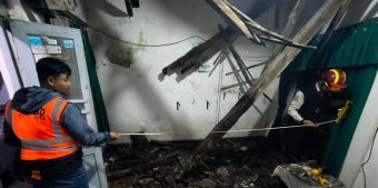 Hujan Deras di Kota Batu Sebabkan 2 Atap Bangunan Ambruk