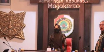 Dongkrak Kinerja, Ribuan ASN Pemkab Mojokerto Ikuti Webinar Service Excellent