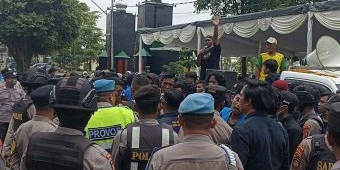 Tuntut Janji Bupati dan Wakilnya, Demo Mahasiswa Cipayung di Jombang Ricuh