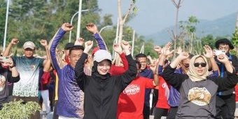 Senam Bersama Warga, Wali Kota Kediri Kenalkan Fungsi IPLT di Taman Ramah