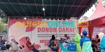 PMI dan Harmoni Surabaya Club Gelar Donor Darah di Masjid Al Akbar Surabaya