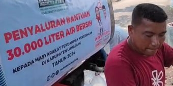 Repnas Cabup Indah-Yudha Salurkan Bantuan Air Bersih ke Warga di Lumajang