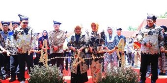 Pesan Pj Gubernur Jatim saat Buka Pekan Batik di Bojonegoro