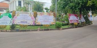 Sambut Kemenangan Barra-Rizal, Karangan Bunga Banjiri Kantor Pemkab Mojokerto