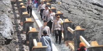 Polres Probolinggo Pantau Wisata Gunung Bromo, Pastikan Wisatawan Aman dan Nyaman