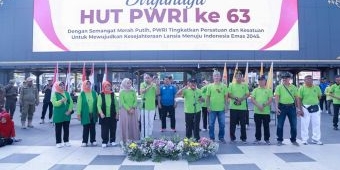 Peringati HUT ke-63, PWRI Jember Gelar Senam Massal Bersama Bupati di Alun-Alun