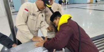 pesan-petugas-ppih-bagi-calon-jemaah-haji-yang-bawa-petis-agar-koper-tak-dibongkar