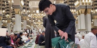 Tiap Shaf Shalat Tersedia Takjil, Indahnya Puasa Ramadan di Masjid Nabawi Madinah