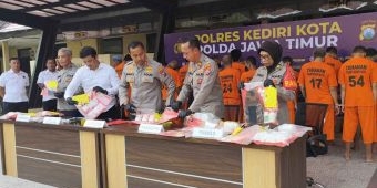 Polres Kediri Kota Bongkar 19 Kasus Narkoba, Sita 473,73 Kg Sabu di Rumah Kos