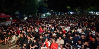 Dibuka Shalawatan, Warga Kediri Nobar Timnas Indonesia vs China Sambil Takbiran