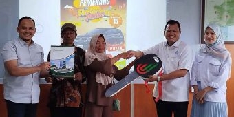 Keuntungan Menabung di Bank Jombang, Petani dan IRT ini Sabet Hadiah Mobil