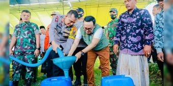72 Desa Alami Krisis Air Bersih, Bupati Pamekasan Turun Salurkan Bantuan untuk Masyarakat