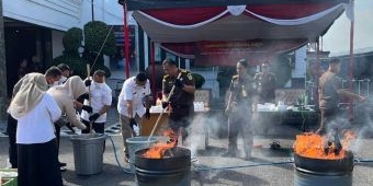 Kejari Kabupaten Kediri Musnahkan Barang Bukti Tindak Pidana