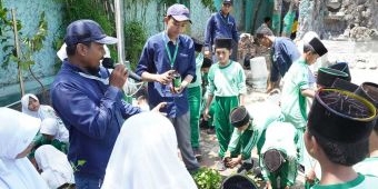 PRPP Edukasi Siswa Madrasah Cara Tanam Sayuran Melalui Urban Farming