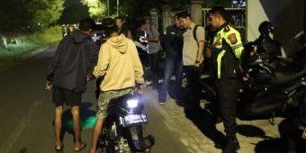 Razia Malam Minggu Polres Bangkalan Amankan PCX 'Gaib', Sajam dan Orang Diduga Bawa Narkoba