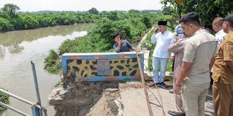 Tinjau Jembatan Putus di Desa Kedunggempol, ini Langkah Cepat Wabup Gus Barra