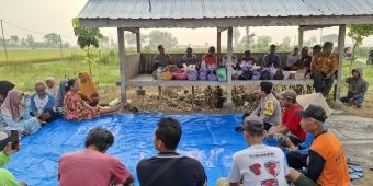 Dukung Swasembada Pangan, Polsek Karangjati Ngawi Gelar Methil Bareng Petani