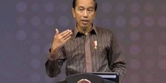 Presiden Joko Widodo Kenakan Baju Berbahan Tenun Ikat Bandar Kidul Kota Kediri Saat Buka TEI ke-37