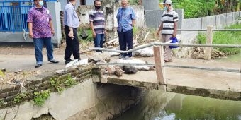 Jalan Kaki, Anggota DPRD Jatim Kuswanto Tinjau Sumber Banjir di Ngoro Mojokerto