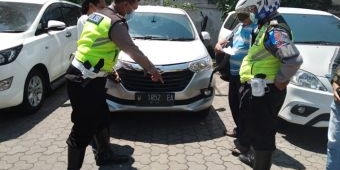 Anggota Satlantas Polresta Sidoarjo​ Berhasil Amankan Mobil Curian Asal Pamekasan