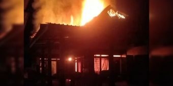 Diduga Korsleting Listrik, Rumah Warga di Pegantenan Pamekasan Ludes Terbakar