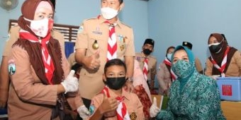 Tinjau Vaksinasi di Sekolah, Bupati Yuhronur Berharap Terbentuk Immunity Sebelum PTM