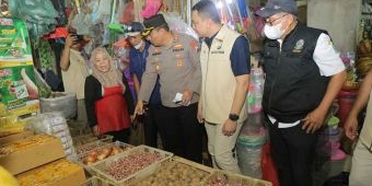 Sidak Pasar Wonokromo, Tim Satgas Pangan Polda Jatim Temukan Kecurangan Volume Minyak Goreng