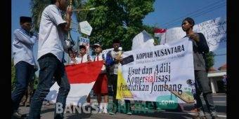 Mahasiswa Geruduk Polres Jombang, Tuntut Proses Hukum Dugaan Gratifikasi Pengadaan LKS