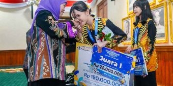 Jatim Kembali Raih Juara di Lomba LKS Dikmen XXXIII 2025, Khofifah Beri Bonus untuk Guru dan Peserta