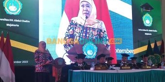 Gubernur Khofifah Hadiri Wisuda Sarjana dan Pascasarjana ke-4 IKHAC Mojokerto