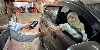 Transaksi Parkir Beralih Digital, Pemkot Surabaya Terapkan Kewajiban Bayar Nontunai