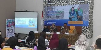 Diskomidag Trenggalek Latih Pelaku Konveksi dan Pelajar Tata Busana