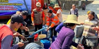 Kemarau Panjang, Semen Indonesia Salurkan 906 Ribu Liter Air Bersih