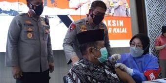Wakapolda Jatim Tinjau Vaksinasi Booster untuk Lansia di Polresta Sidoarjo