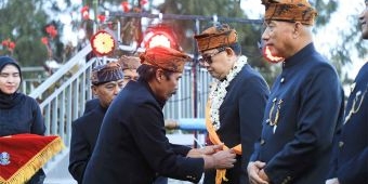 Pj Gubernur Jatim Jadi Warga Kehormatan Masyarakat Suku Tengger