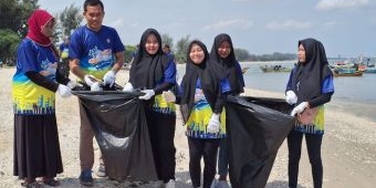 PT TPPI Tuban Ajak Masyarakat Bebersih Pantai dan Bagikan 1.000 Bibit Pohon