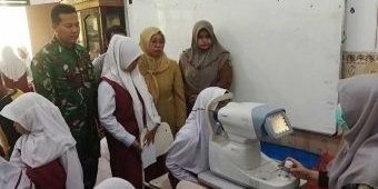 TMMD Sidoarjo Ajak Masyarakat Penambangan Jaga Kesehatan Mata